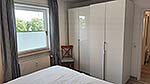 extra Schlafzimmer mit gro�em Kleiderschrank